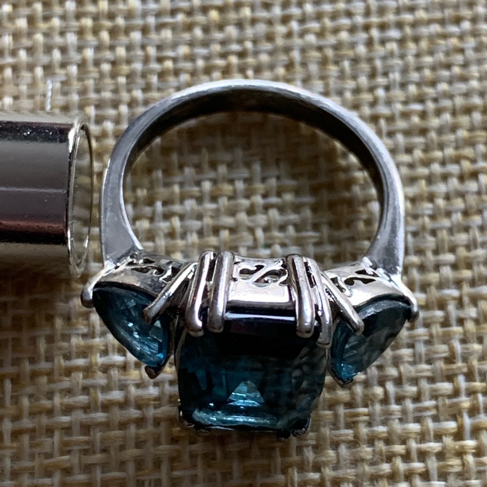 Something Blue!Elegant Genuine Blue Topaz Gemstone Ring, Sterling Silver, size 9 - Picture 5 of 16